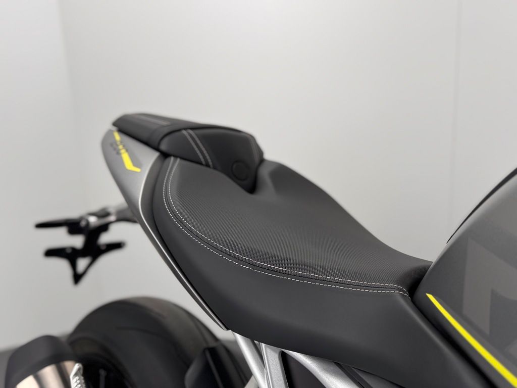 Fahrzeugabbildung Triumph SPEED TRIPLE 1200 RS *TOP-ZUSTAND *1. HAND