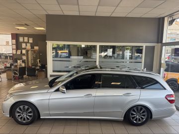 Mercedes E 220 - 1
