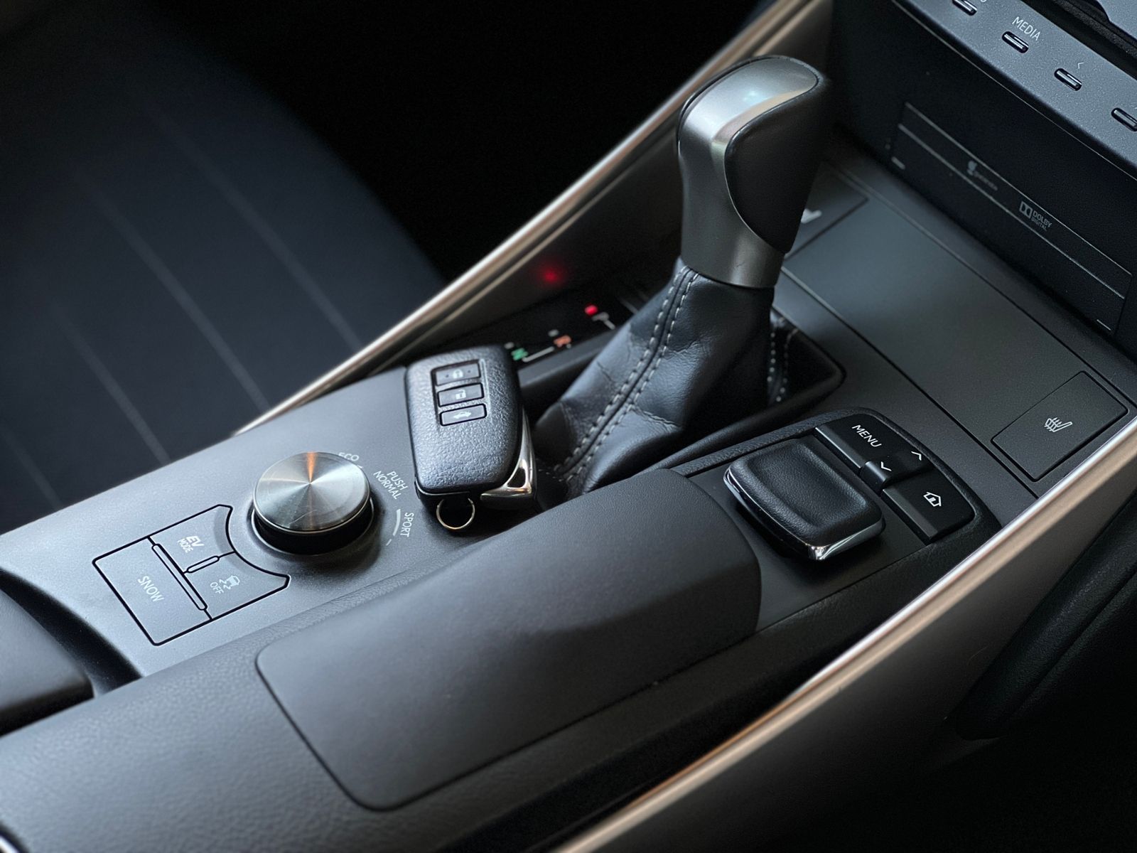 Fahrzeugabbildung Lexus IS 300h Executive Line LED NAV SHZ
