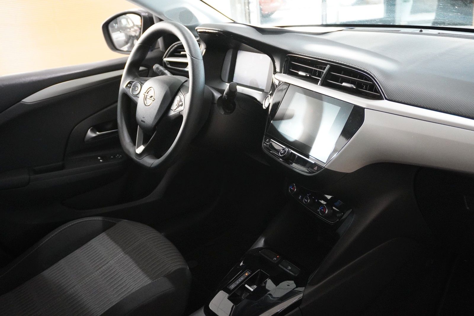 Fahrzeugabbildung Opel Corsa-e F EDITION 7KW NAVI/VIRT/TEMP/DAB/WÄRMEP.