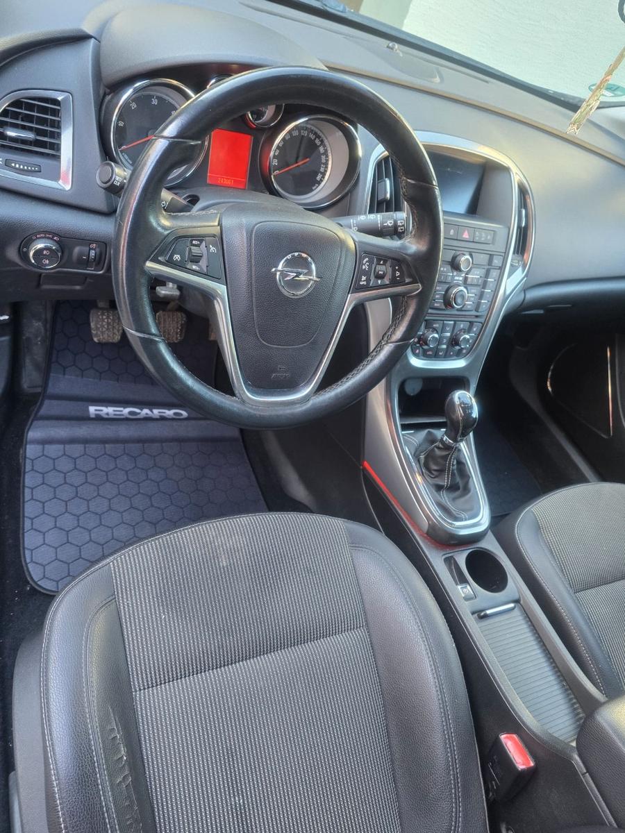 Opel Astra 2011 — photo 5