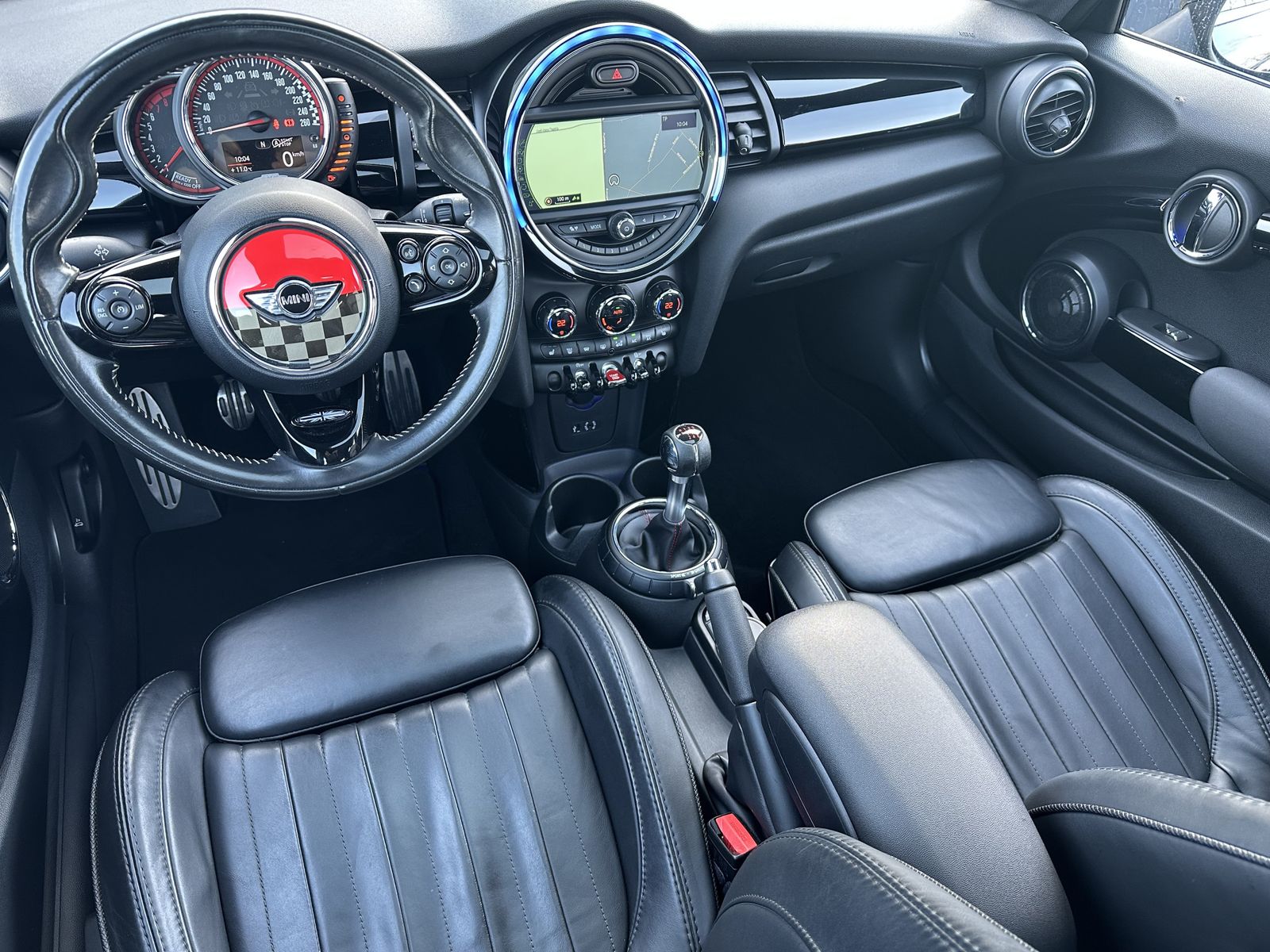 Fahrzeugabbildung MINI John Cooper Works NAV+LED+SHZ+H&K+PANO+PDC+18Zo