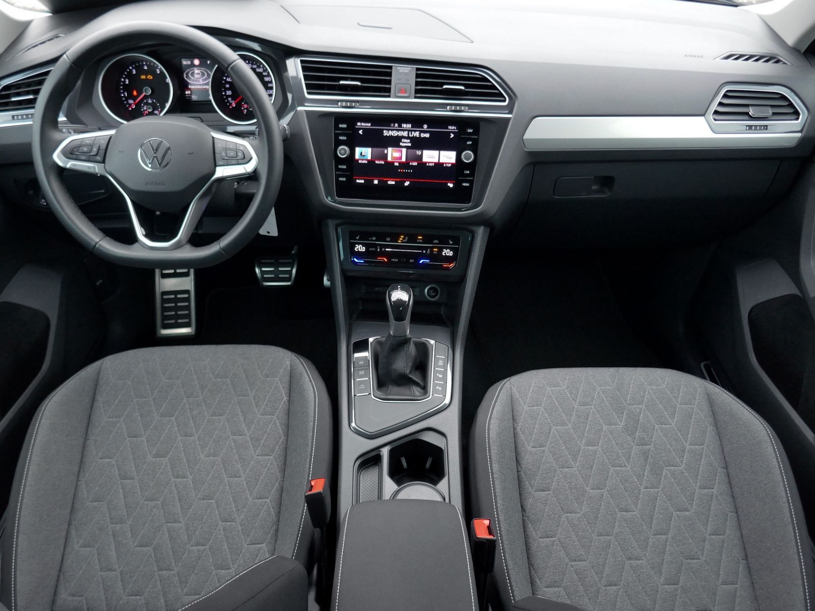 Fahrzeugabbildung Volkswagen Tiguan MOVE 1.5 TSI DSG | LED AHK RFK ACC