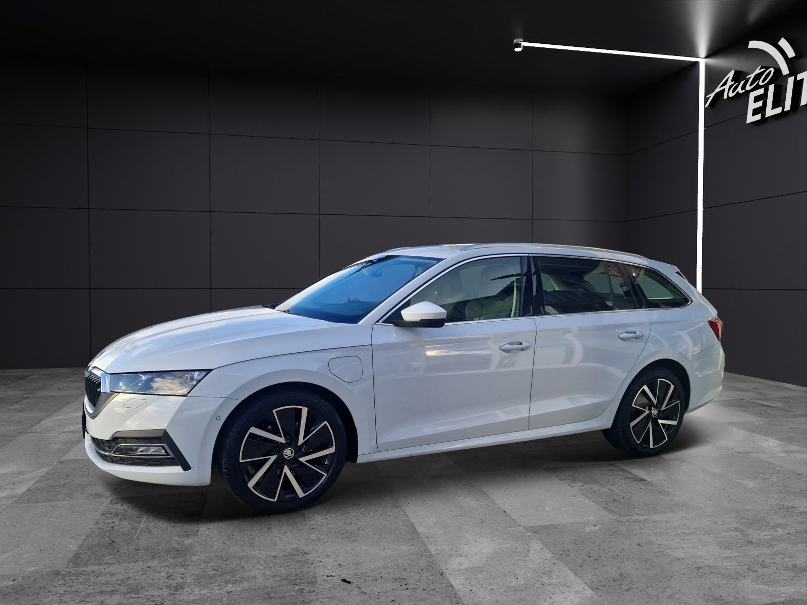 Fahrzeugabbildung SKODA Octavia Combi 1.4 TSI iV DSG First Edition Matri