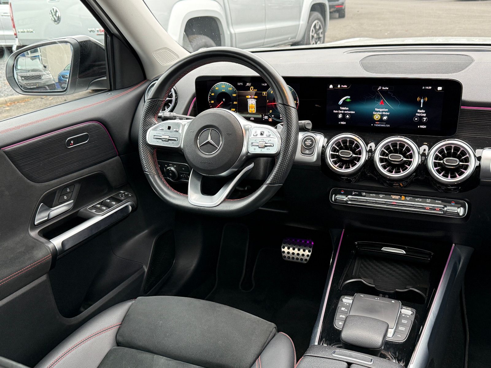 Fahrzeugabbildung Mercedes-Benz GLB 220d 4Matic AMG ACC AHK Kamera Ambiente Pano