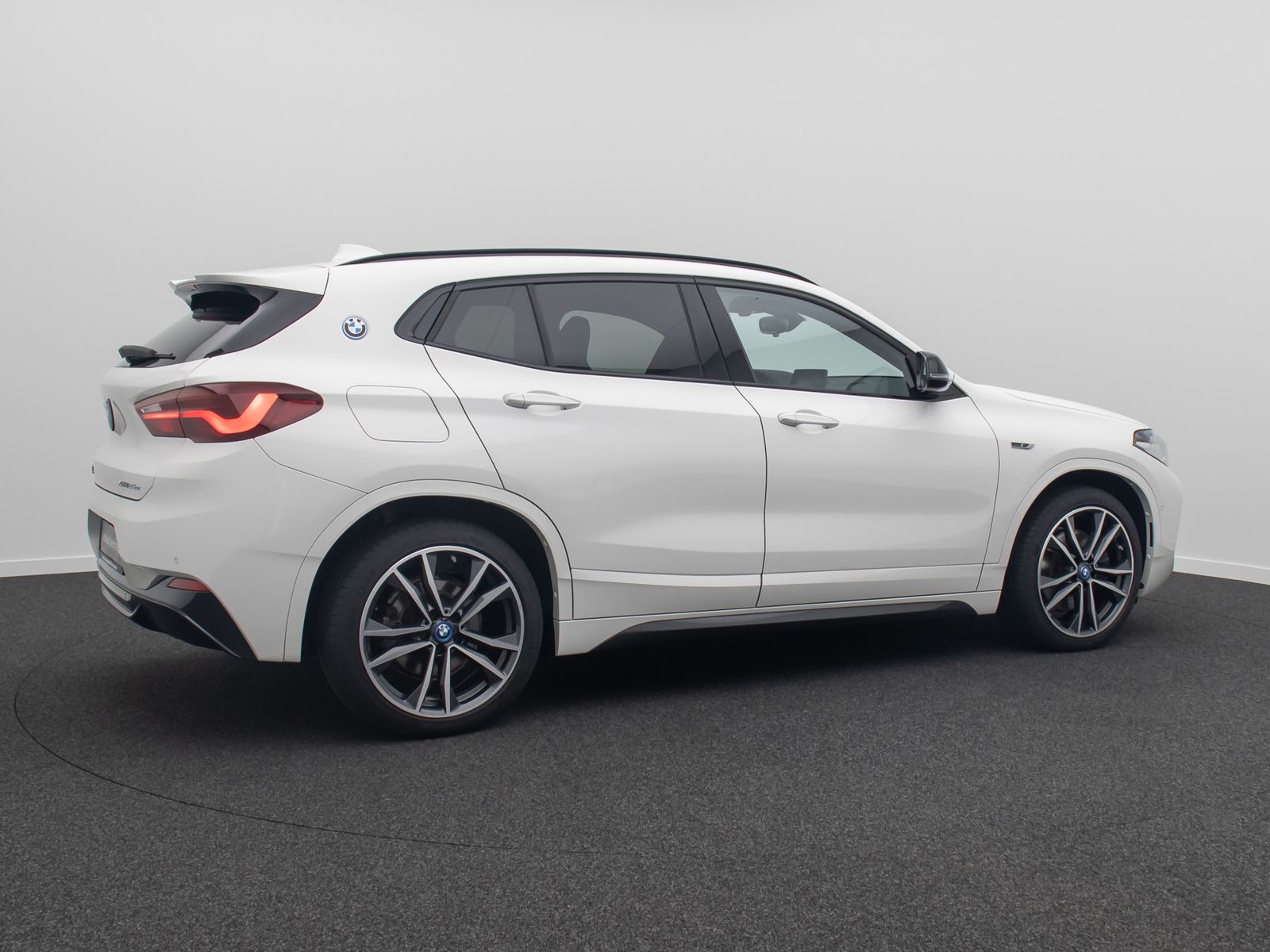 Fahrzeugabbildung BMW X2 xD25e M Sport Kamera HUD DAB HiFi Komfort 19"