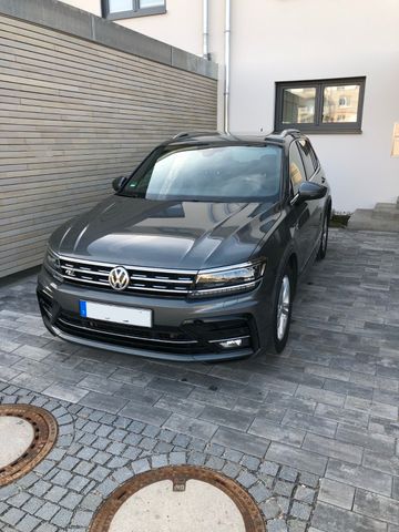 Volkswagen R-Line Tiguan 2.0 TDI 140kW DSG 4MOTION,PANO,STH