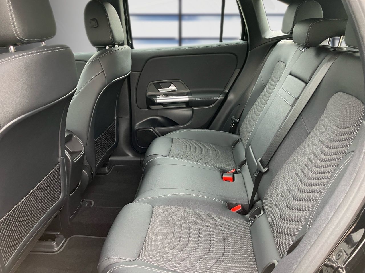 Fahrzeugabbildung Mercedes-Benz EQA 250+ BONUS+PANO+AMBIENTE+LENKRADHEIZ+KAMERA+