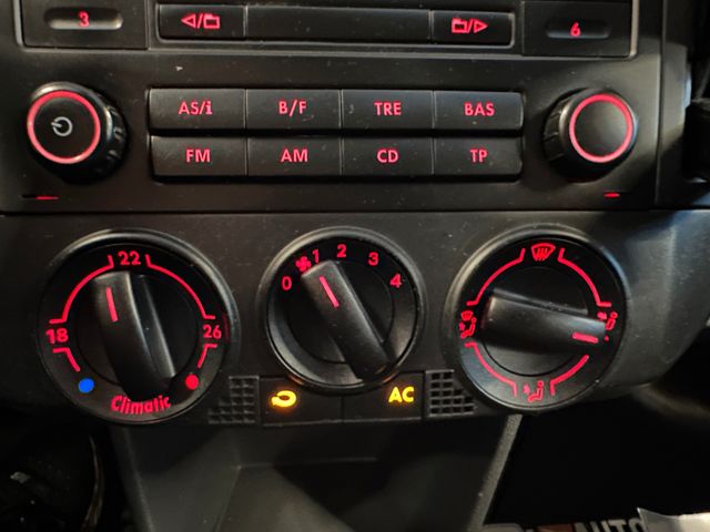 MYAUTOCENTER – Gebraucht- und Jahreswagen mit Werkstattservice in Pfaffenhofen Volkswagen Polo IV Comfortline *TÜV NEU*KLIMA*ELEKTR.FENSTE