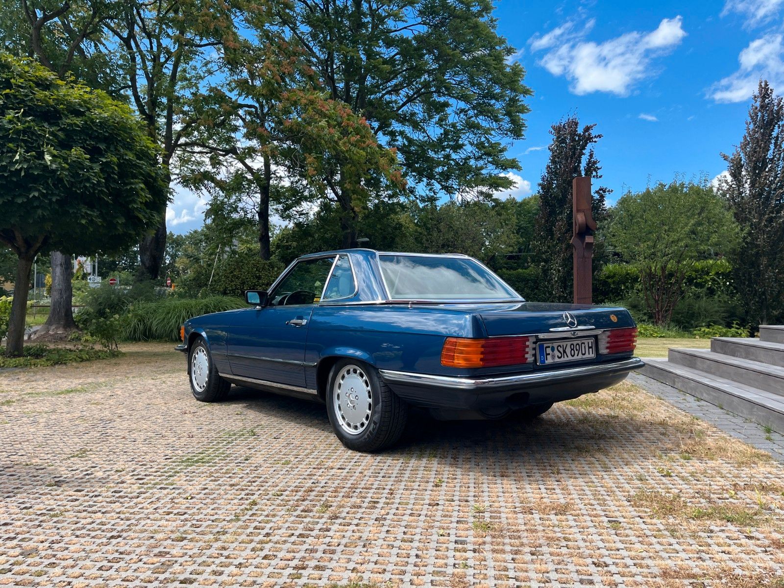 Fahrzeugabbildung Mercedes-Benz SL 300
