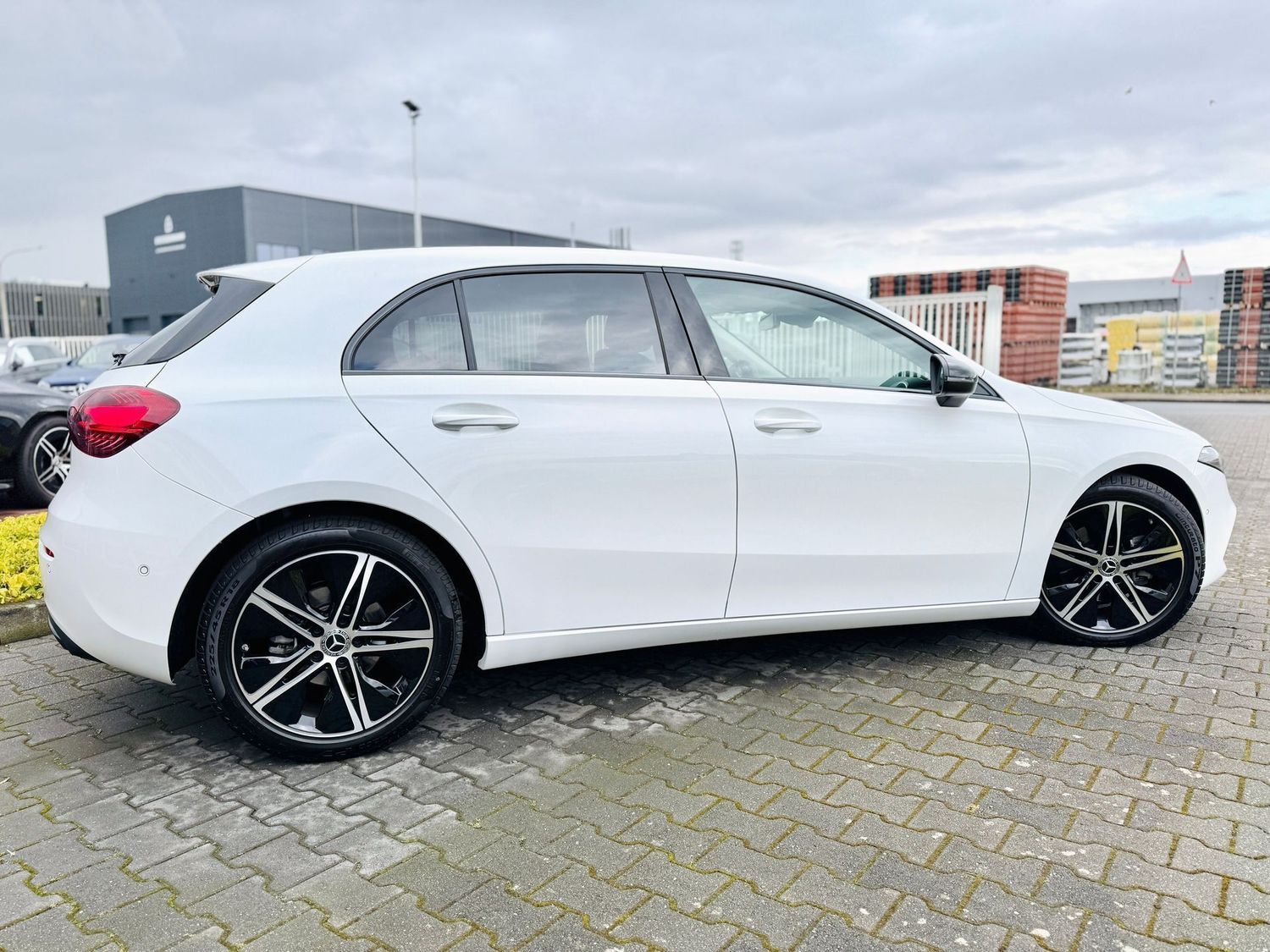 Fahrzeugabbildung Mercedes-Benz A 180 PROGRESSIVE & NIGHT, Autom., Winter, RFK,