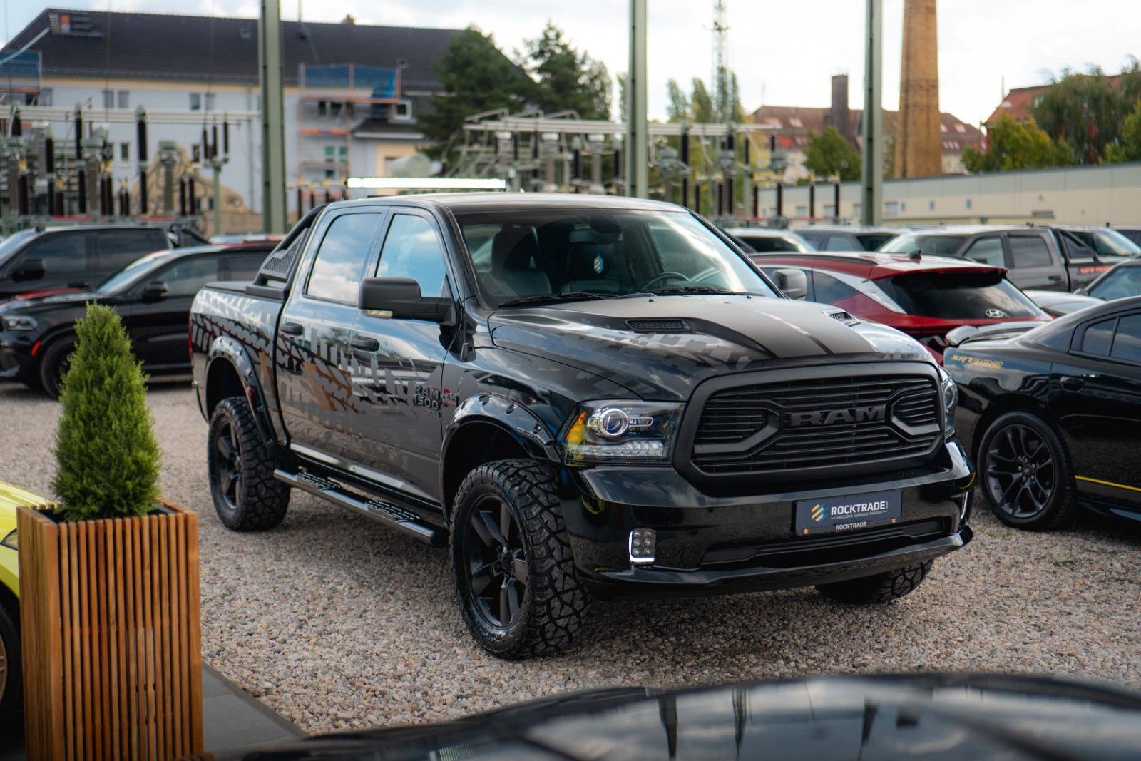 Fahrzeugabbildung Dodge RAM 5.7 V8 HEMI 4x4 OFFROAD Night-Paket *LED*