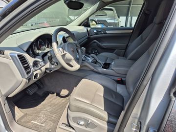 Porsche Cayenne - 9