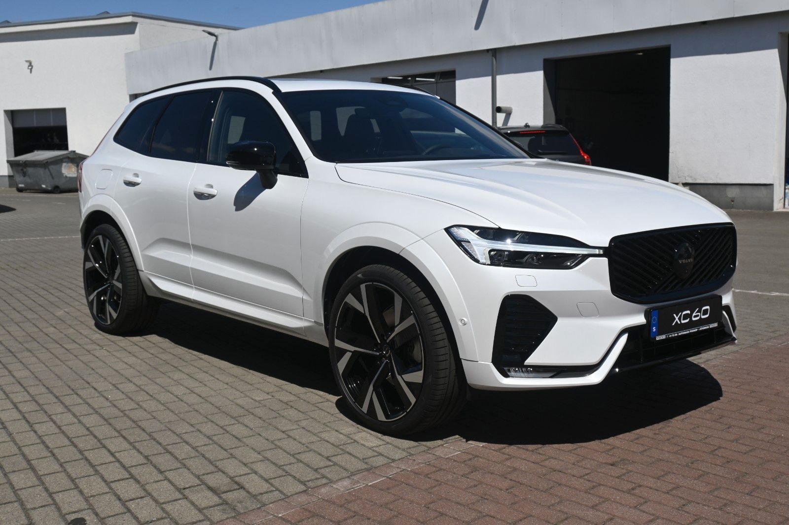 Fahrzeugabbildung Volvo XC60 B5 AWD Ultra Black Edition*LUFT*360*ACC*AHK