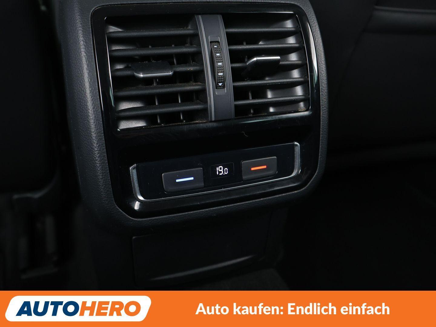 Volkswagen Passat 1.5 TSI ACT Elegance Aut.*NAVI*LED*ACC*