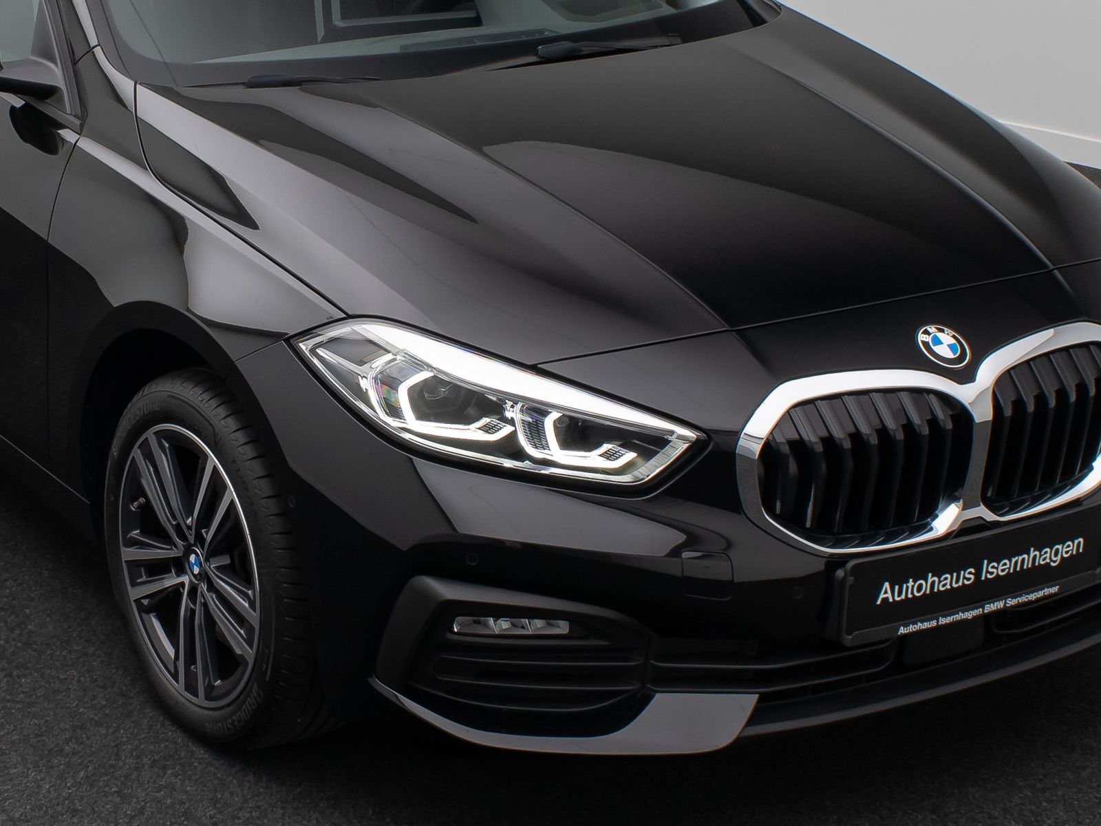Fahrzeugabbildung BMW 118i Sport Leder HUD DAB Kamera AHK Memory LED