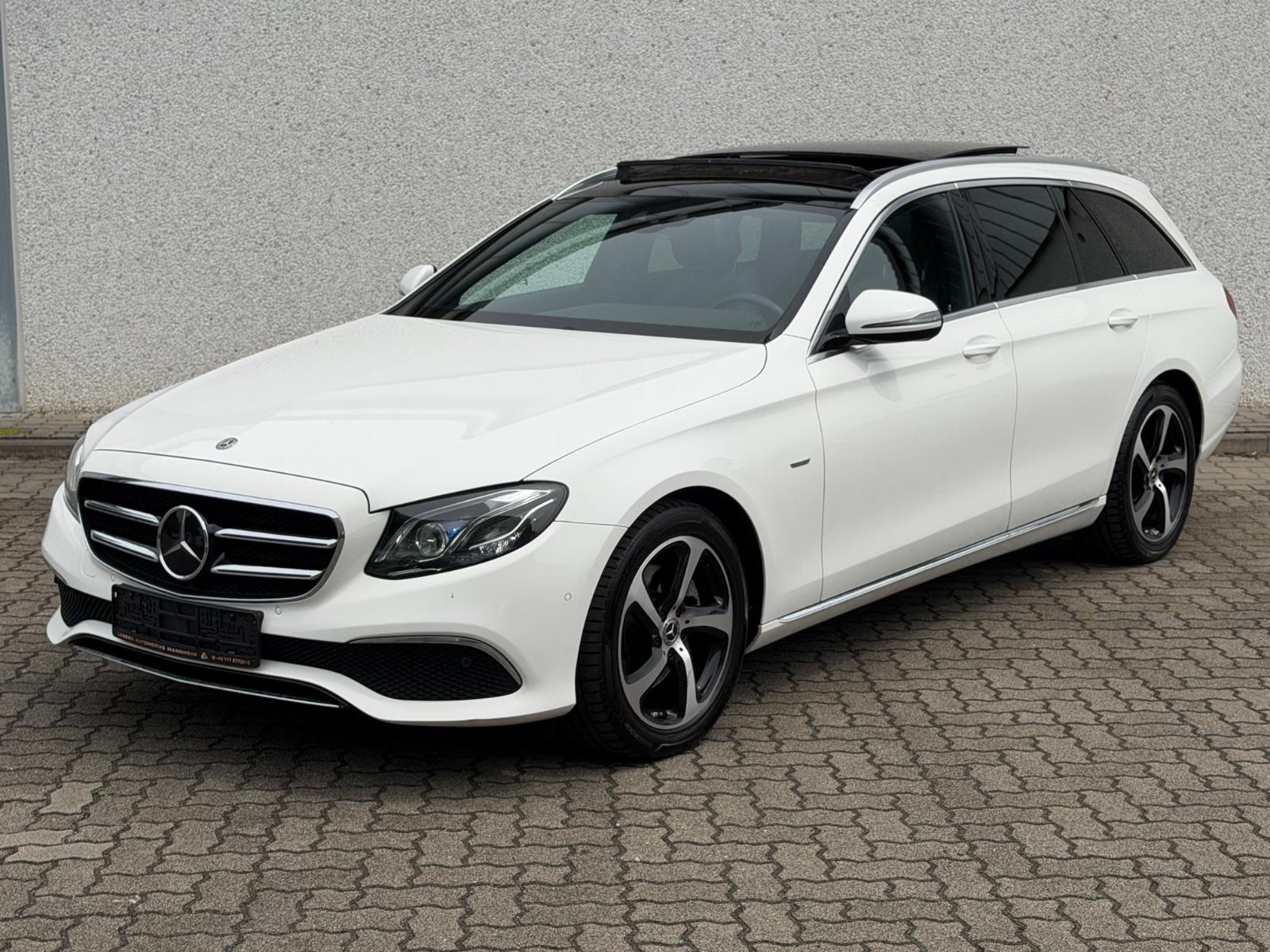Mercedes-Benz E 220dT -1.Hand-S.Heft-Pano-Ass.Paket-Ahk-R.Cam-