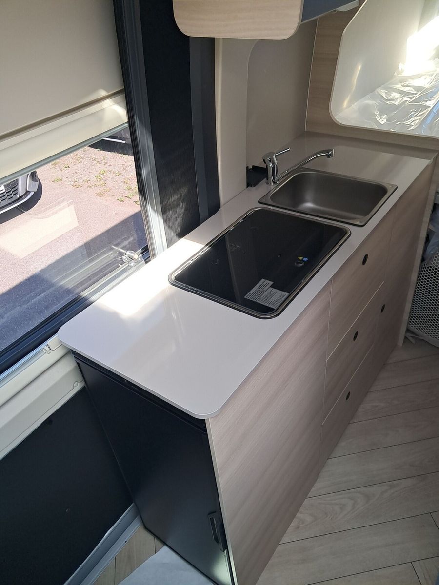 Fahrzeugabbildung Chausson Van First Line Light V594 Solar, Markise, RFK