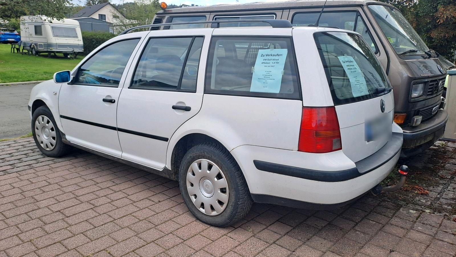 Volkswagen Golf 2005 — вигляд ззаду