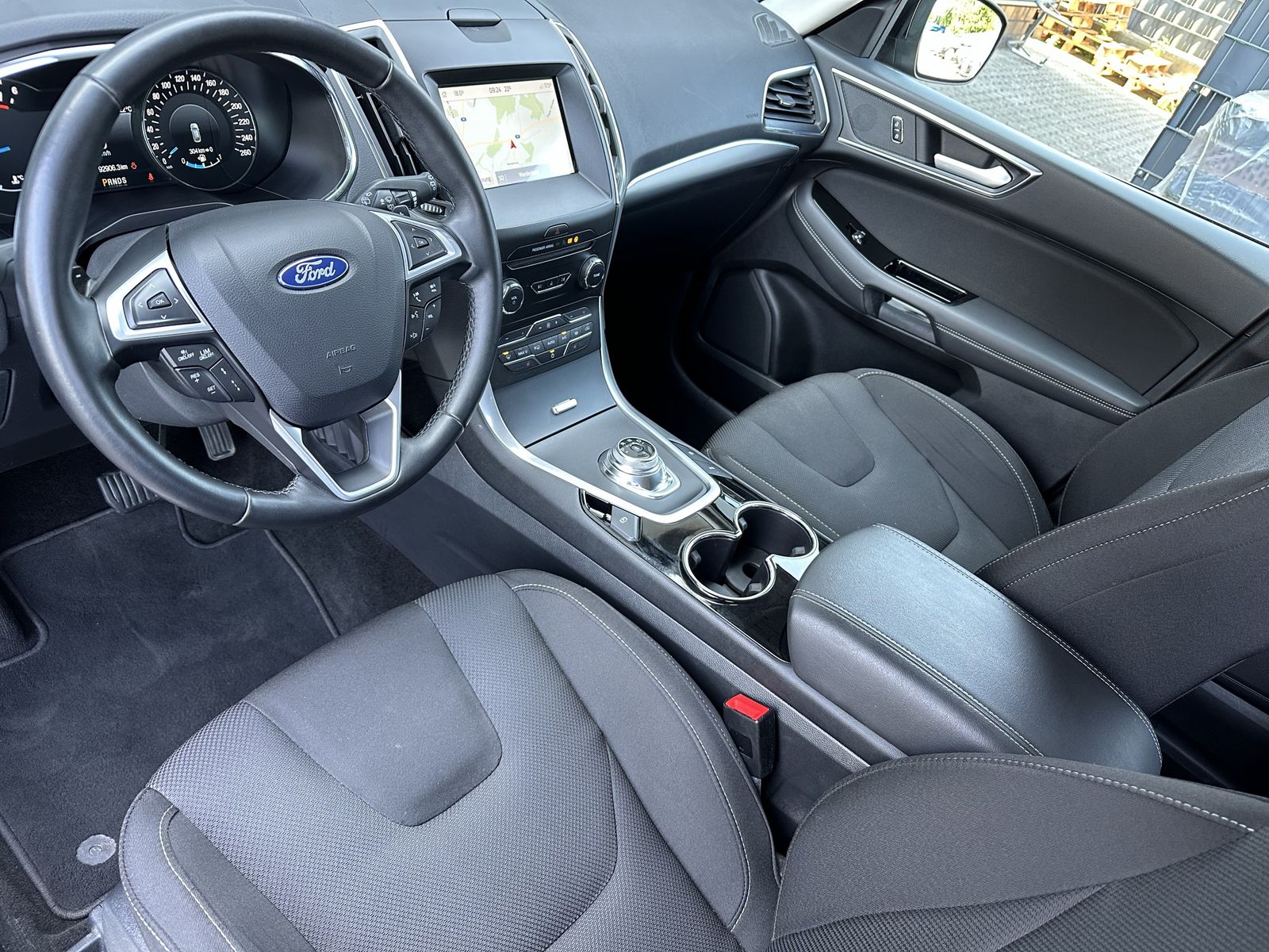 Fahrzeugabbildung Ford S-MAX 2.0 EB Aut. Titanium NAV+AHK+CARPLAY+VCOCK