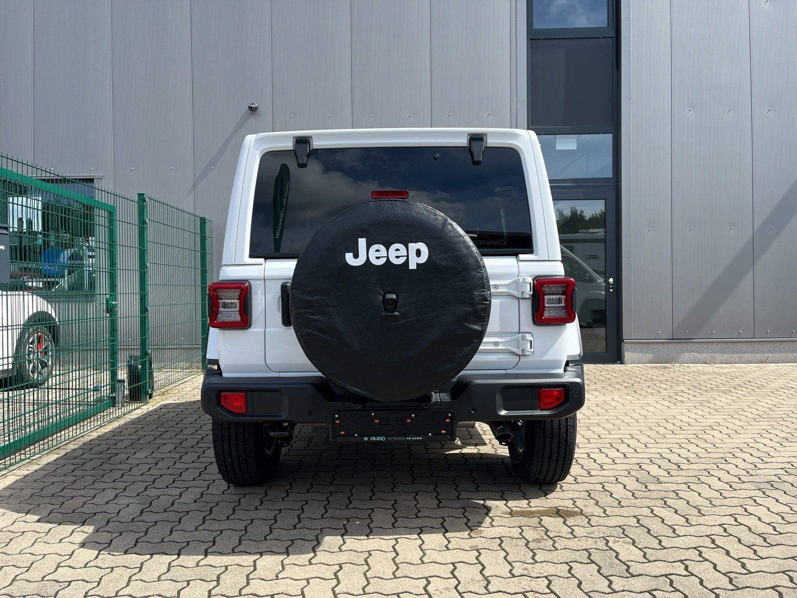 Fahrzeugabbildung Jeep Wrangler Sahara 2.0l T-GDI 200 kW (272 PS) 4x4 A