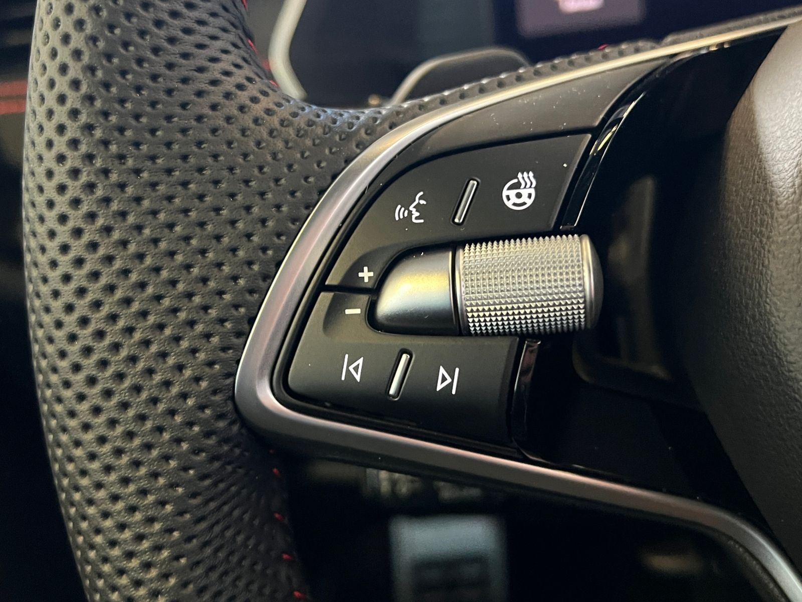 Fahrzeugabbildung SKODA Octavia Combi RS 2.0 TSI DSG *Panorama, AHK, Ind