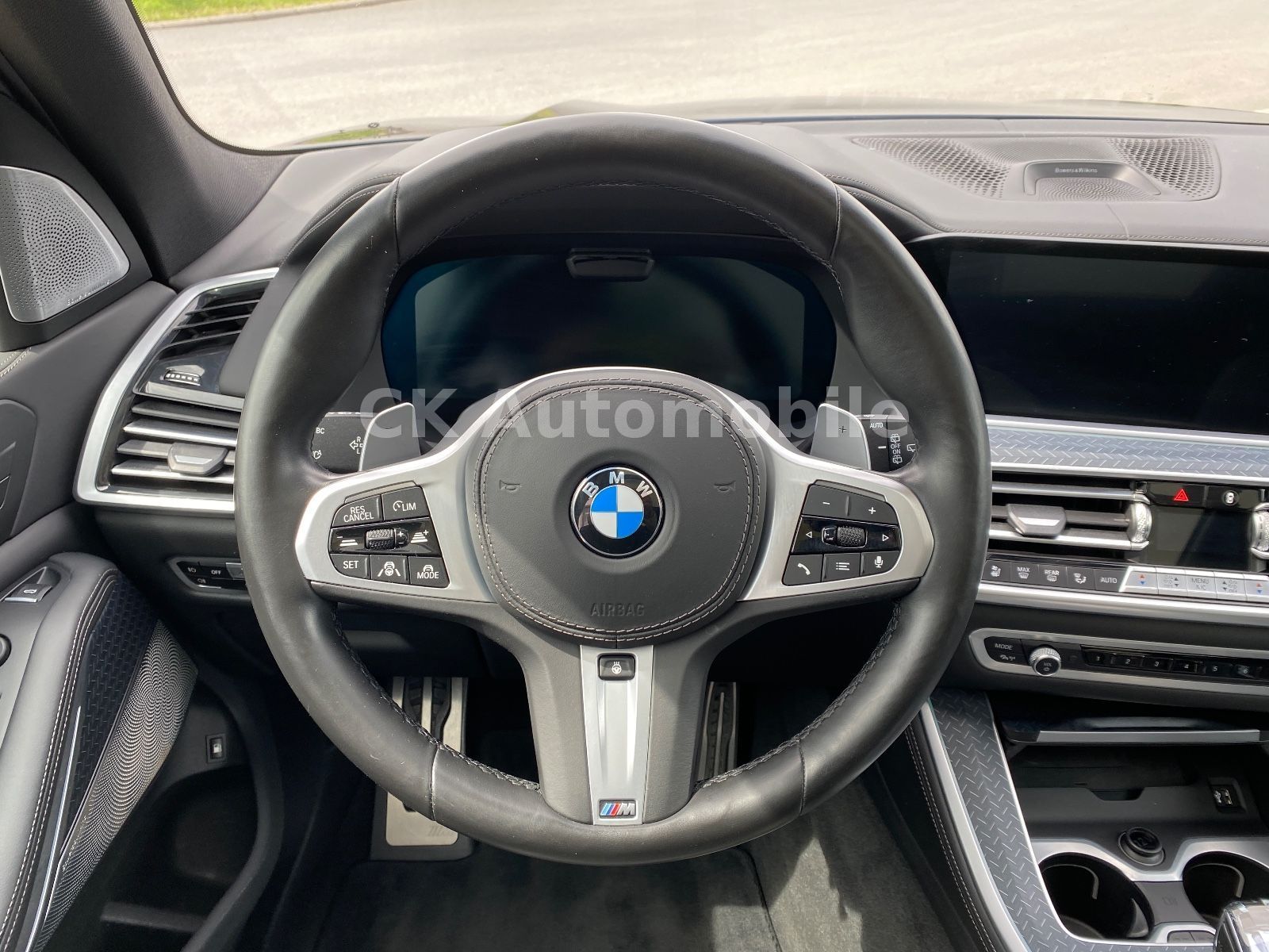 Fahrzeugabbildung BMW X5 xDrive45e M-Sport/Laser/Pano/Head-Up/360°/AHK