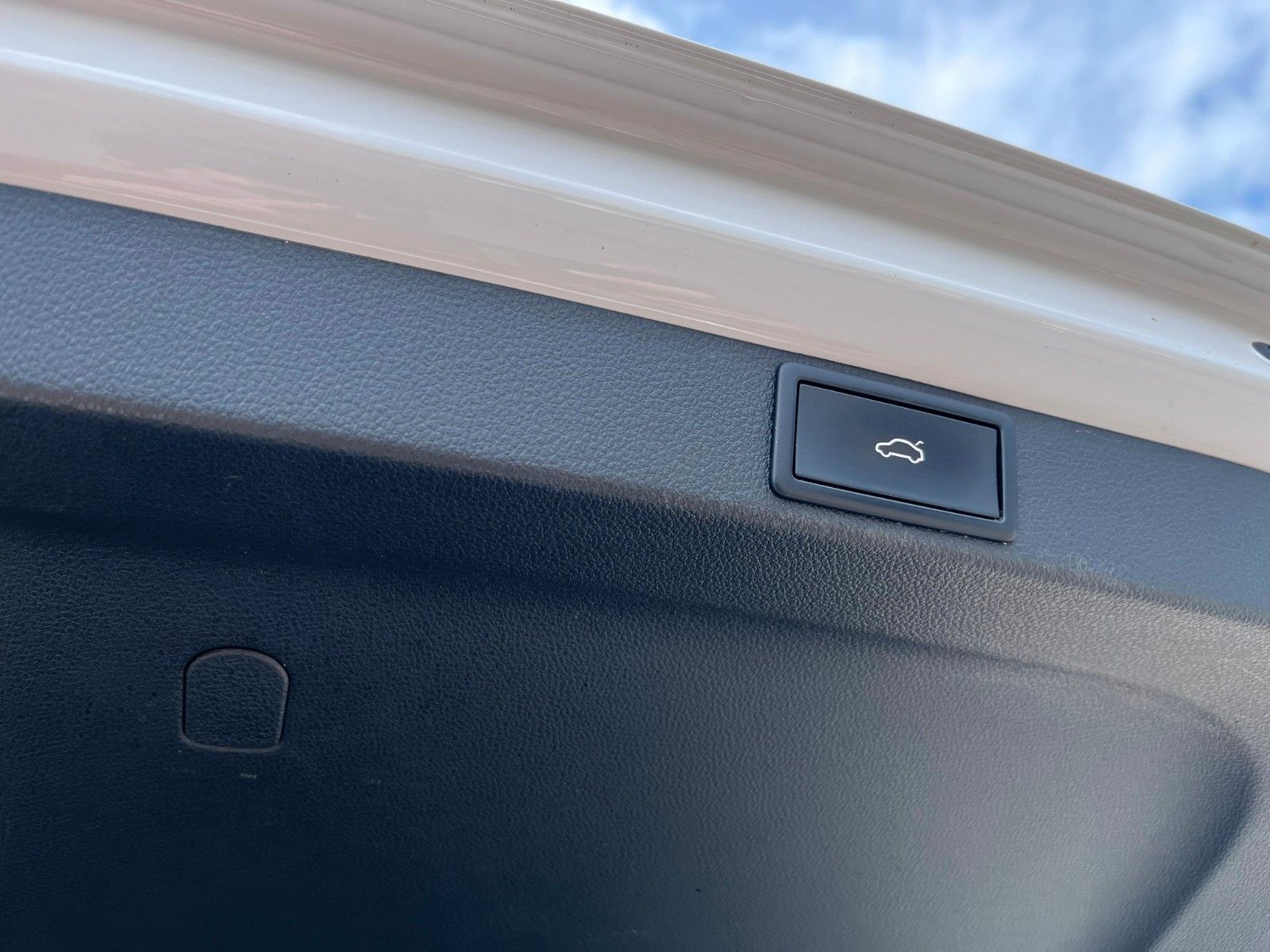 Fahrzeugabbildung SKODA Octavia Combi Style elekt. Sitze virtual  uvm.