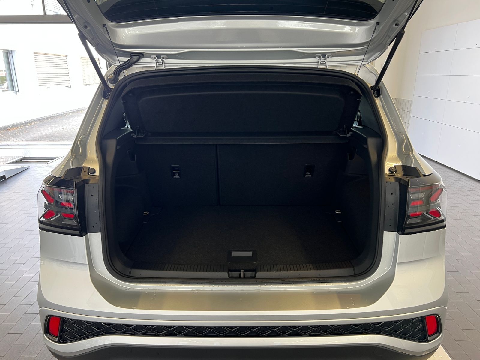 Fahrzeugabbildung Volkswagen T-Cross R-Line 1.5 TSI DSG *AHK, IQ.LIGHT, ACC,