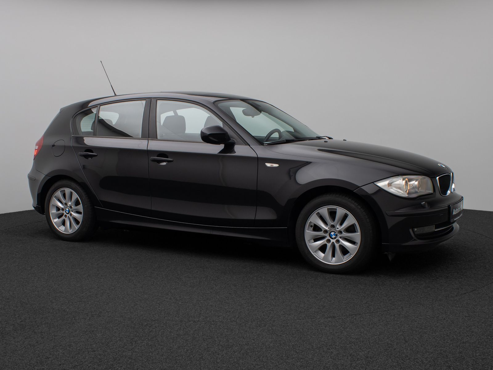 Fahrzeugabbildung BMW 118d Glasdach Navi Sitzhzg Xenon PDC 8Fach