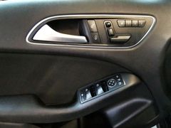 MERCEDES-BENZ B 180  CDI Automatik Navi PDC SHZ 