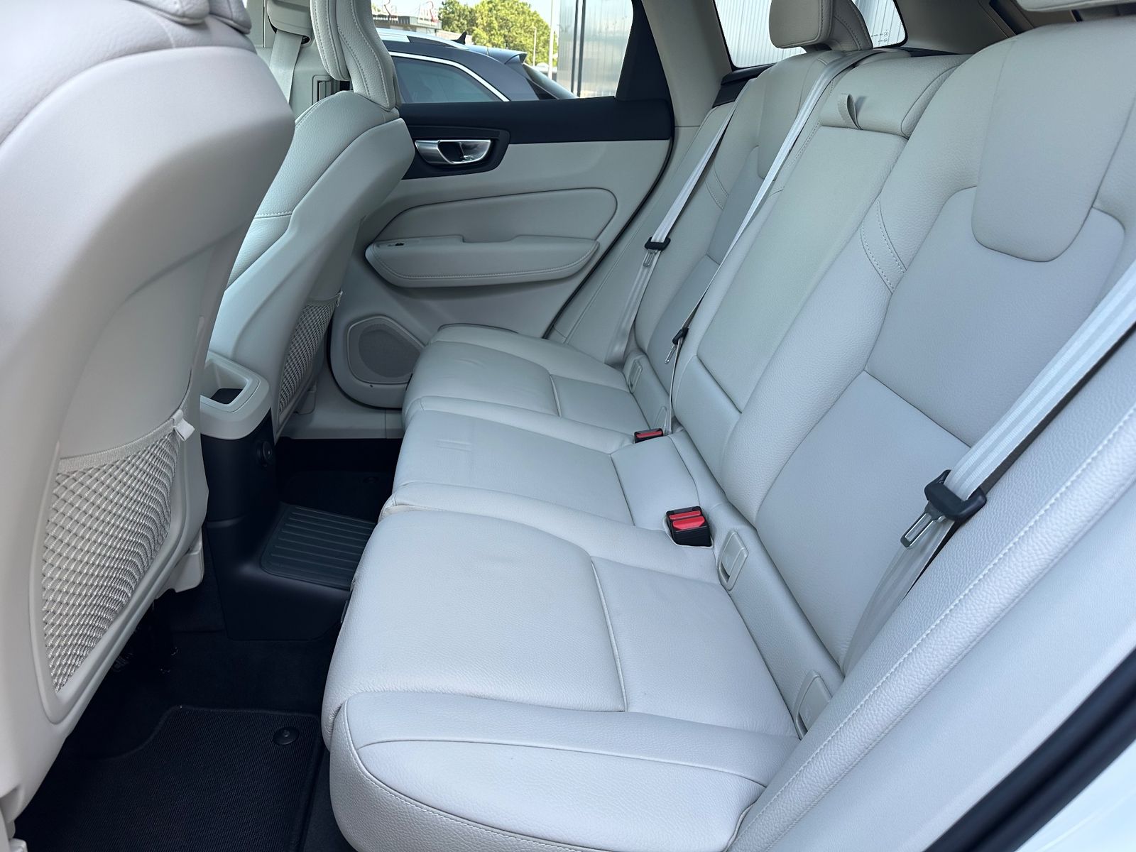 Fahrzeugabbildung Volvo XC60 T6 AWD Recharge Core NAV+LED+PANO+AHK+STHZG