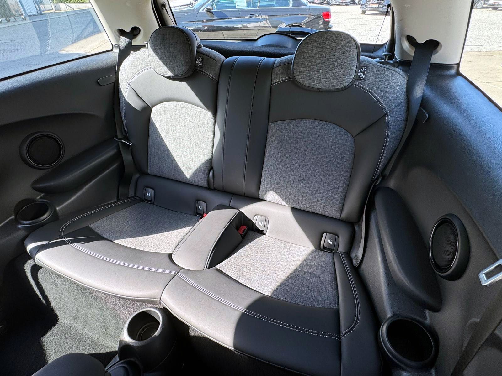Fahrzeugabbildung MINI COOPER SE Classic-Trim KAM PDC SHZ TEMP NAV ALU