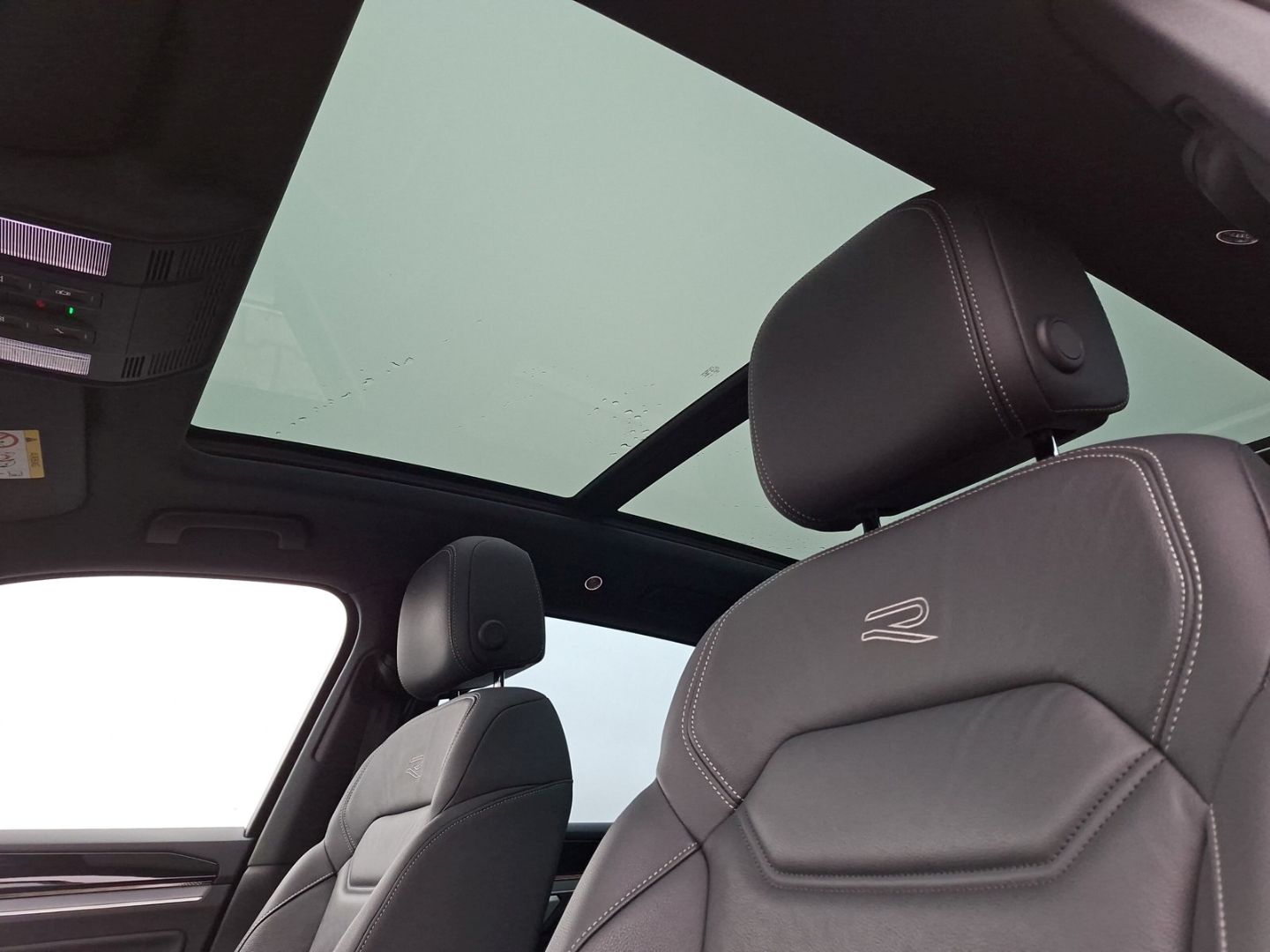 Touareg 3.0 TDI V6 4M R-Line *PANO*STHZ*HUD*