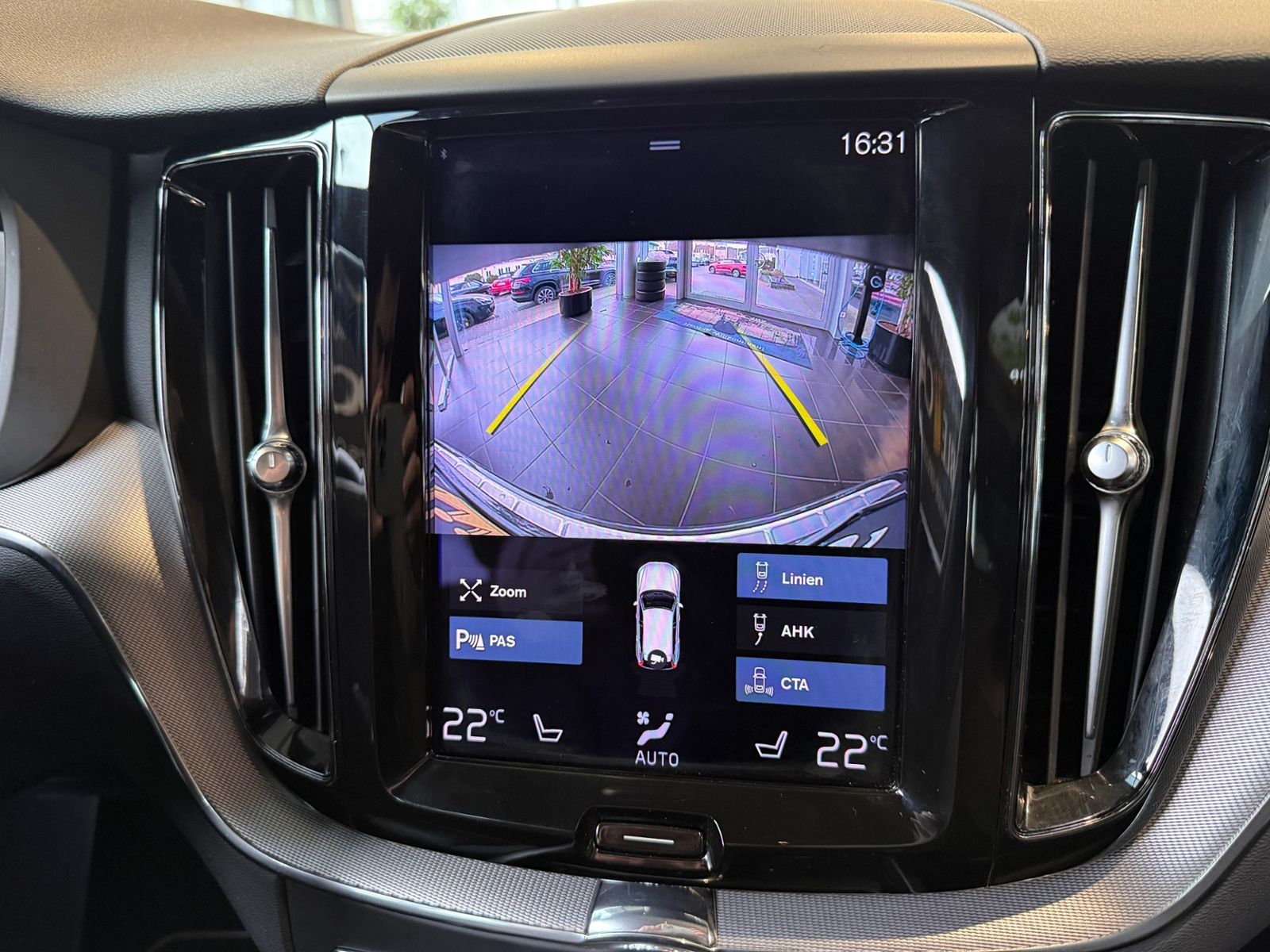 Fahrzeugabbildung Volvo XC60 R Design AWD AHK LED NAVI