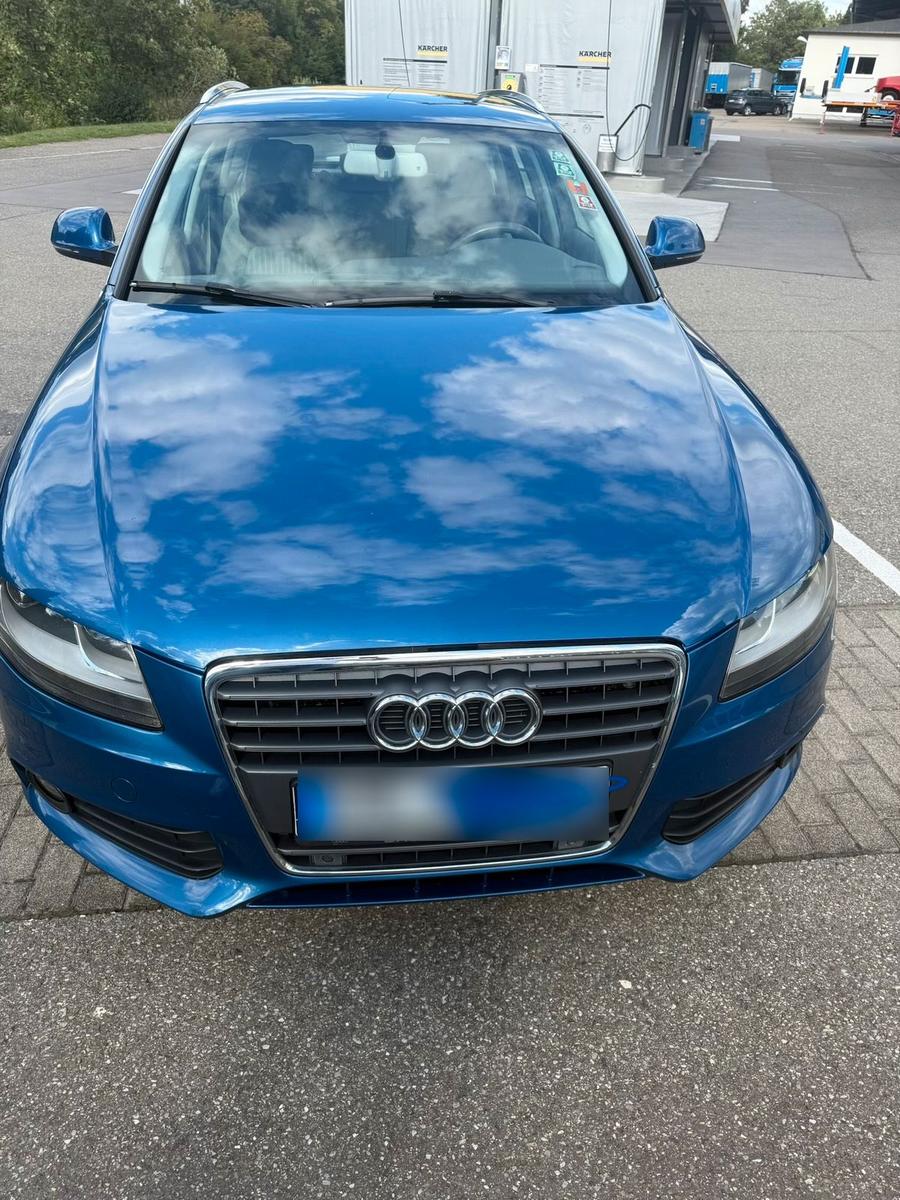Audi A4 2010 — photo 7