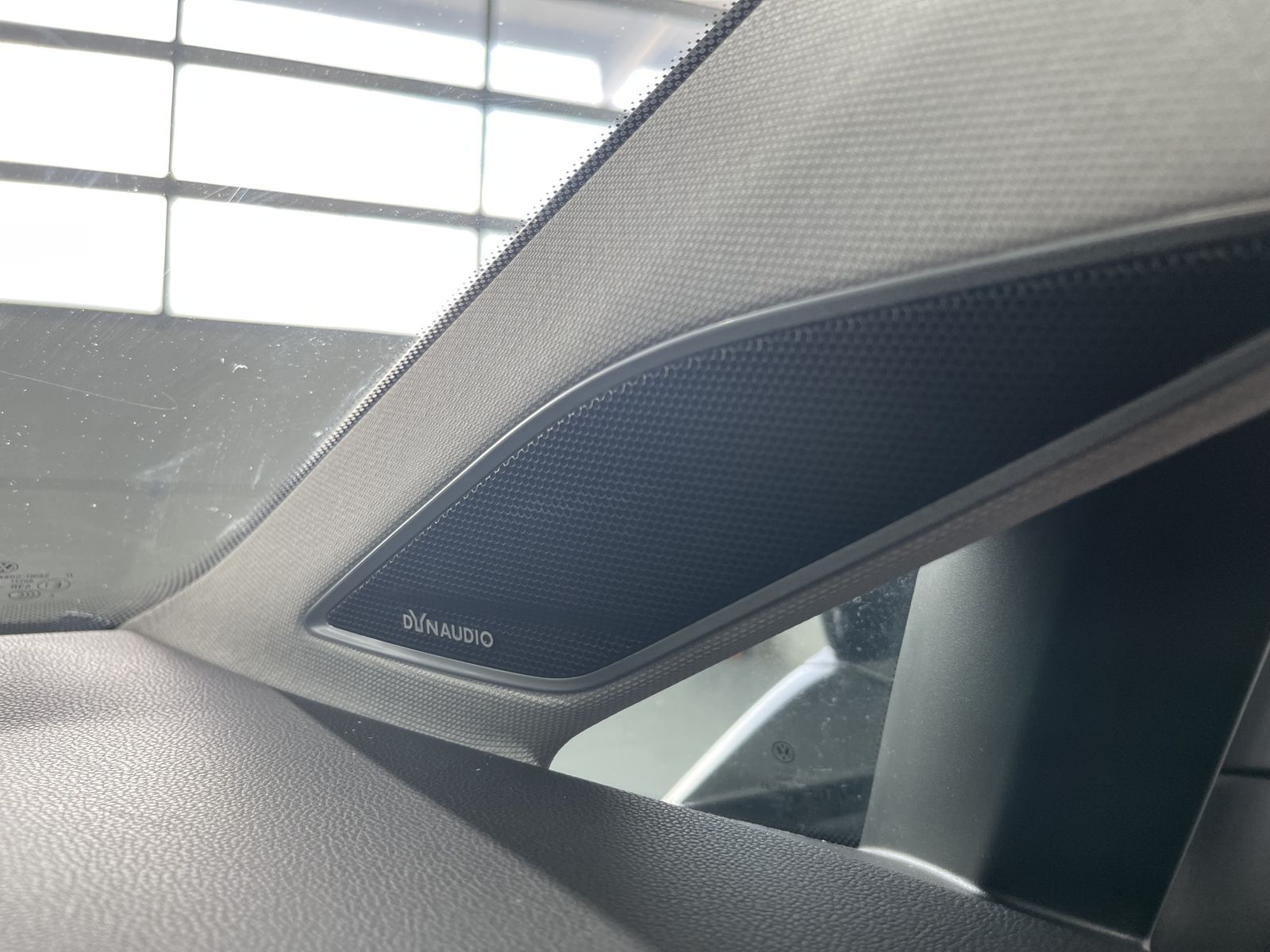 Fahrzeugabbildung Volkswagen Golf R-Line 2.0 TDI*SoftClose*LED*Cam*AHK*DVD*