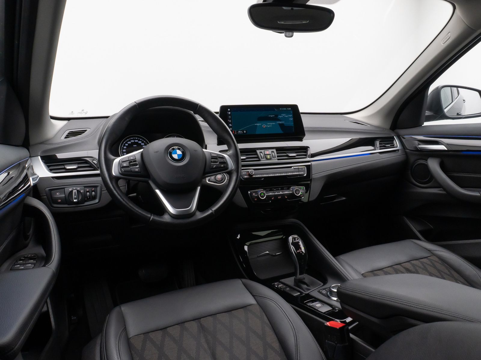 Fahrzeugabbildung BMW X1 sD18d xLine Parkassist HUD DAB Lenkrhzg Alarm