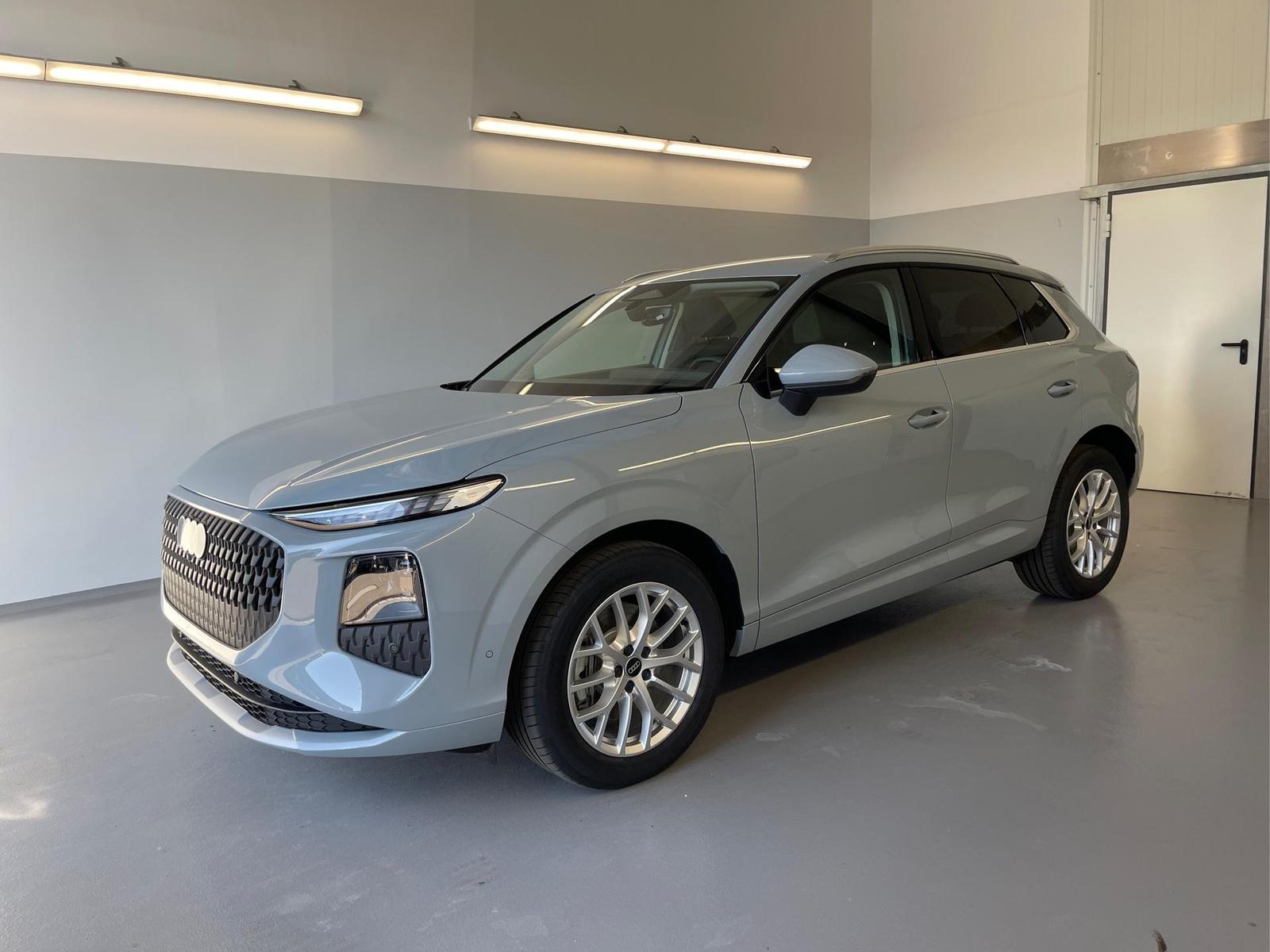 Audi Q3 NEU TFSI quattro Tech+AHK+LEDPlus+ACC+Kame...