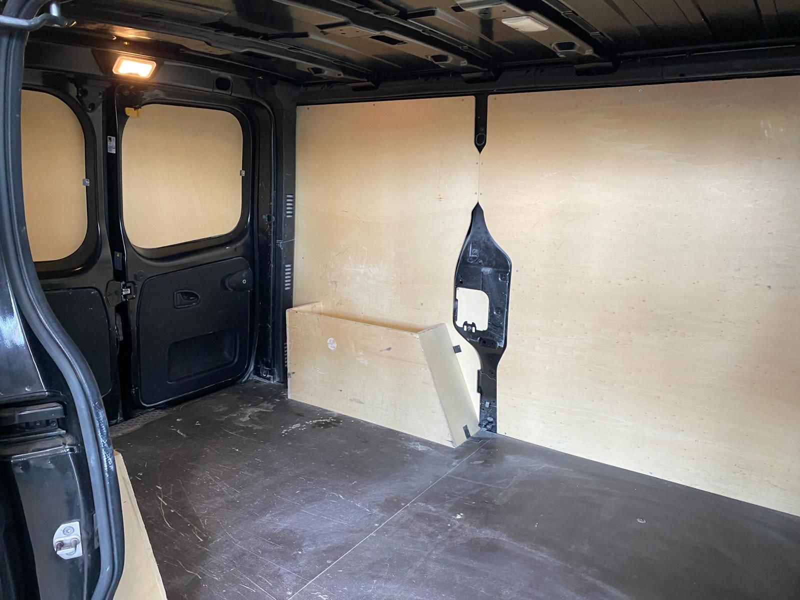 Fahrzeugabbildung Renault Trafic L1L1 2.0 dCi 145 Komfort EDC/Navi/RFK/Car
