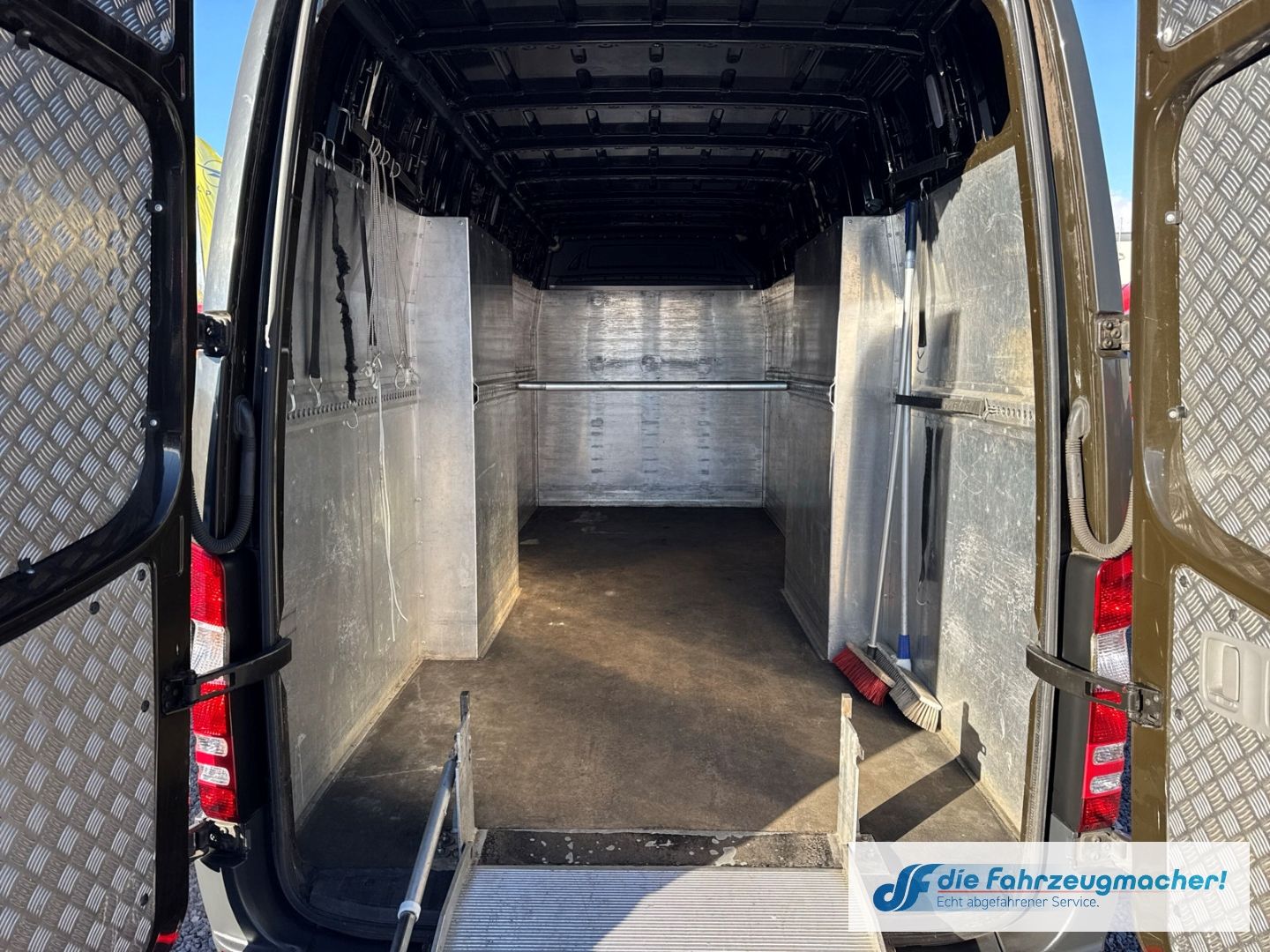 Fahrzeugabbildung Mercedes-Benz Sprinter II Kasten 316 Extra Lang XXL CDI Navi R