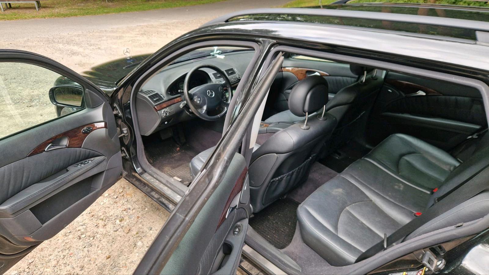 Mercedes-Benz E200 2005 — photo 11
