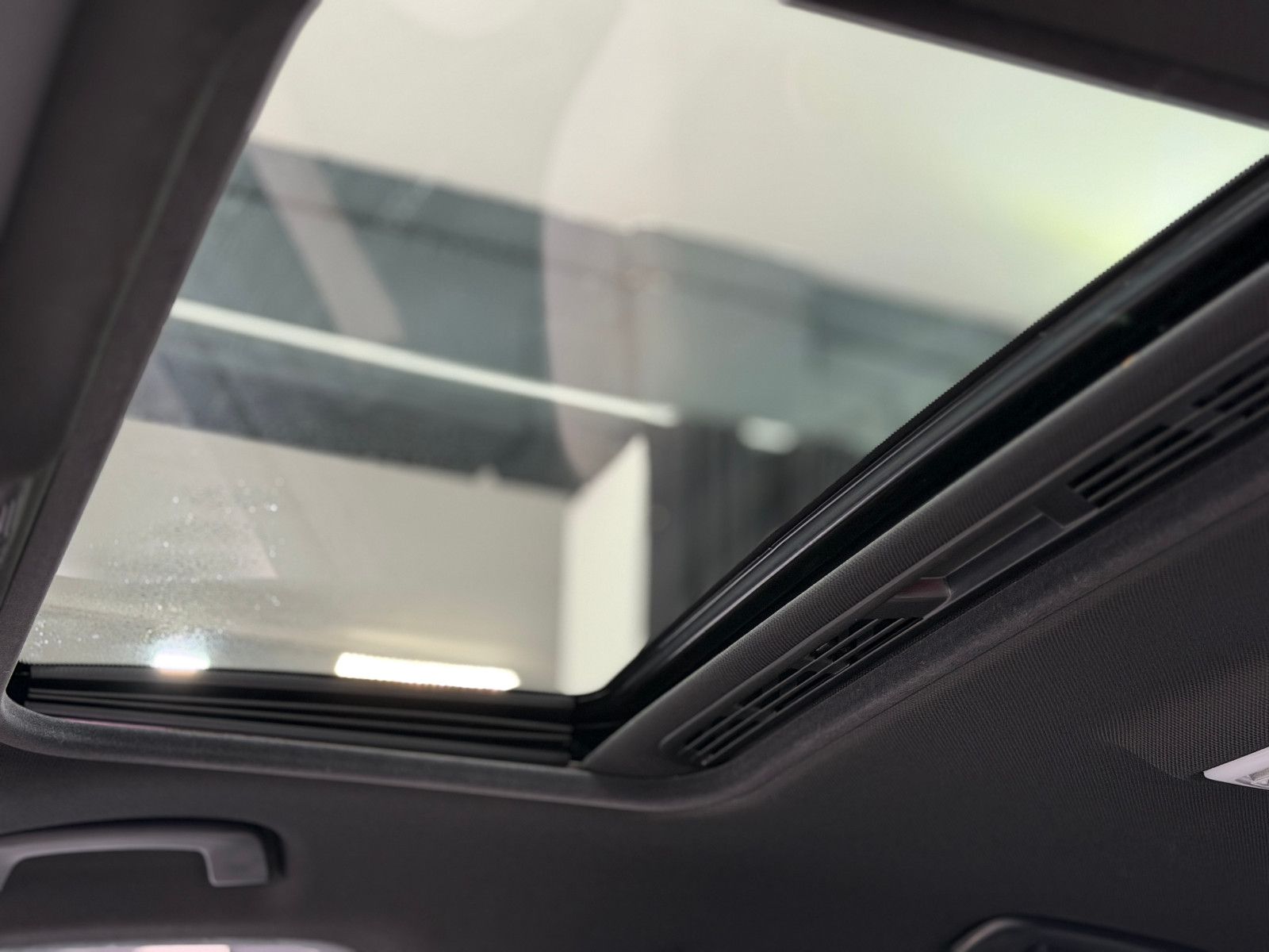 Fahrzeugabbildung BMW 335d xDrive Limo M Sport|H&K|PANO|HuD|VOLL