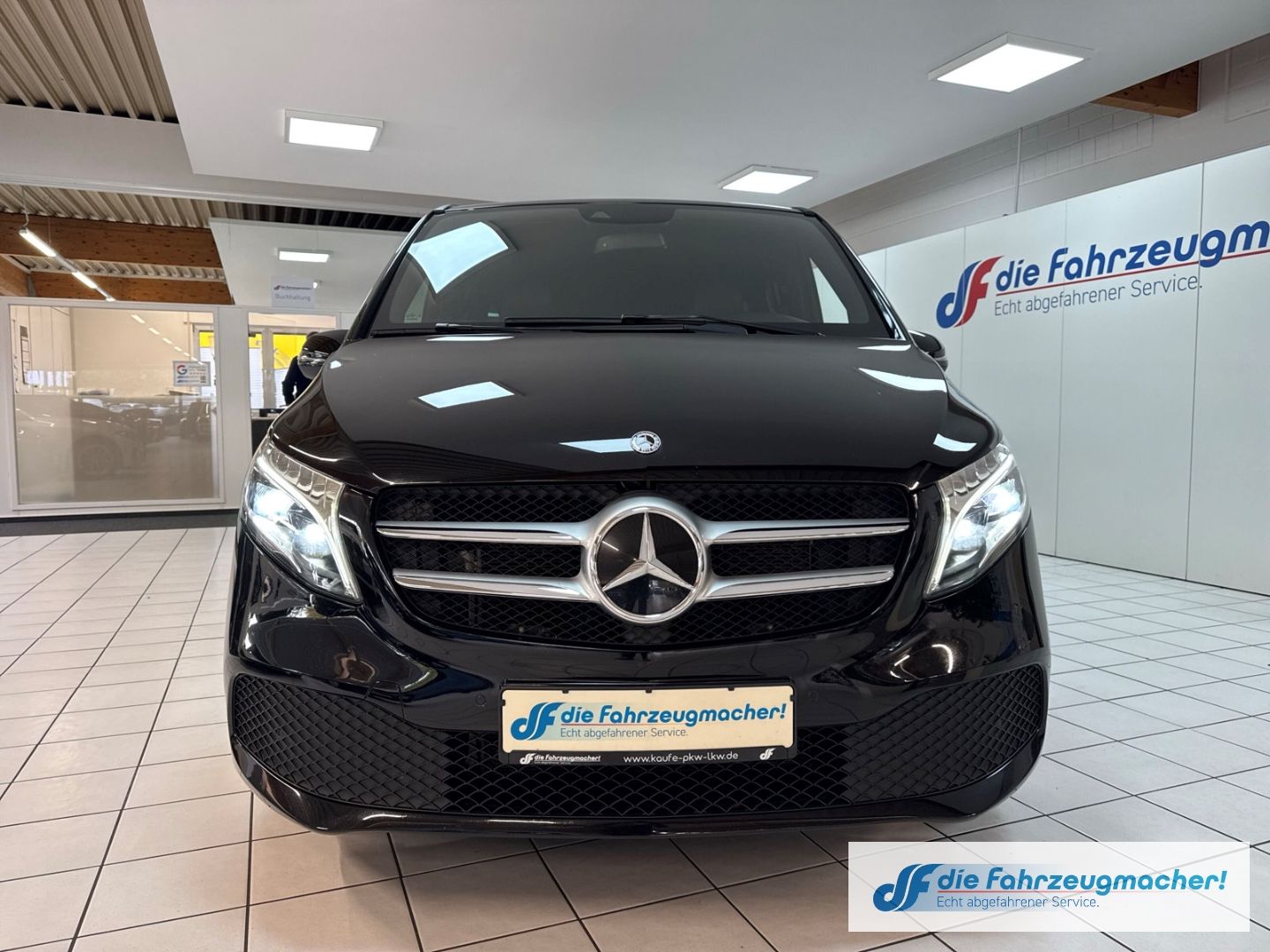 Fahrzeugabbildung Mercedes-Benz V 250 d AVANTGARDE extralang XXL Leder LED Blend