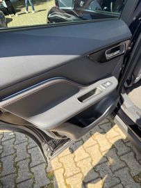 Jaguar F-Pace - 9