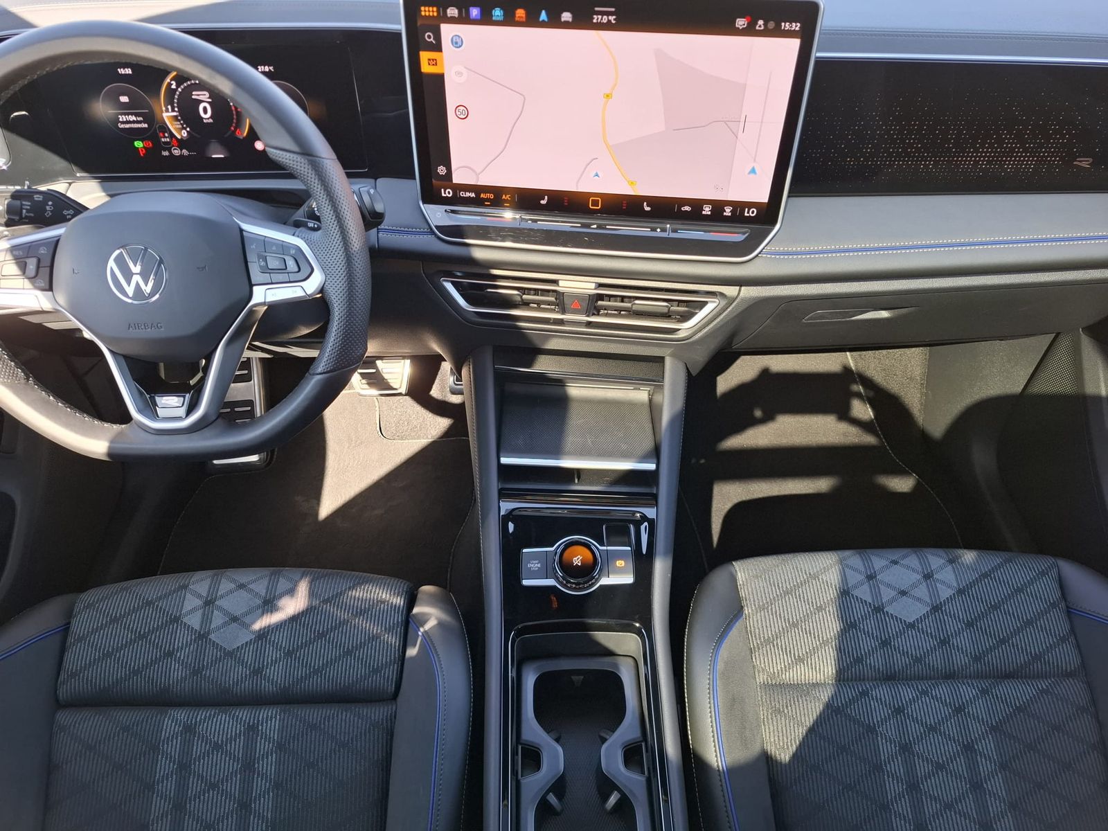 Fahrzeugabbildung Volkswagen Tiguan 2.0 TDI 4M R-Line BLACK*PAN*HK*AHK*MATRIX