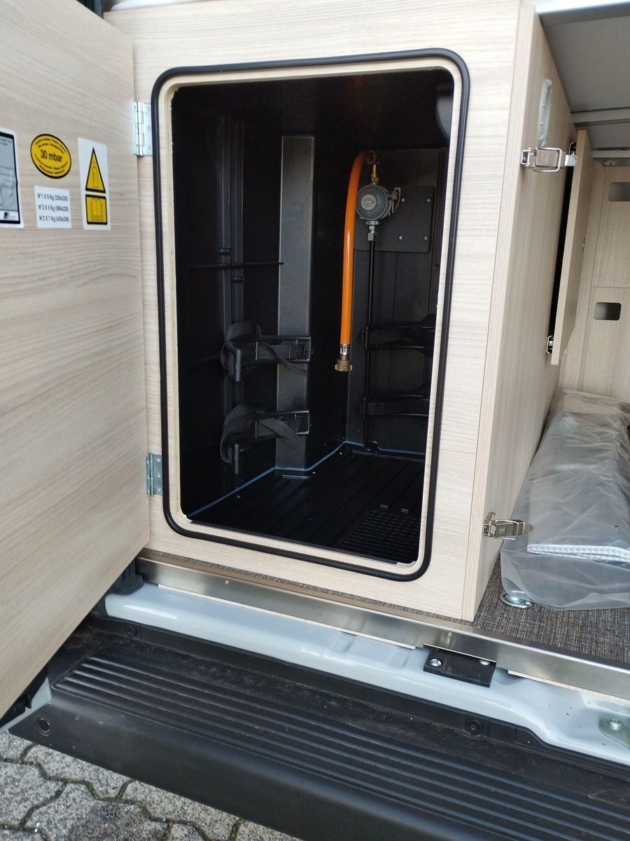 Fahrzeugabbildung Eura Mobil Van V 595 HB Alufelgen, RFK, Captain-Chair-Sitze