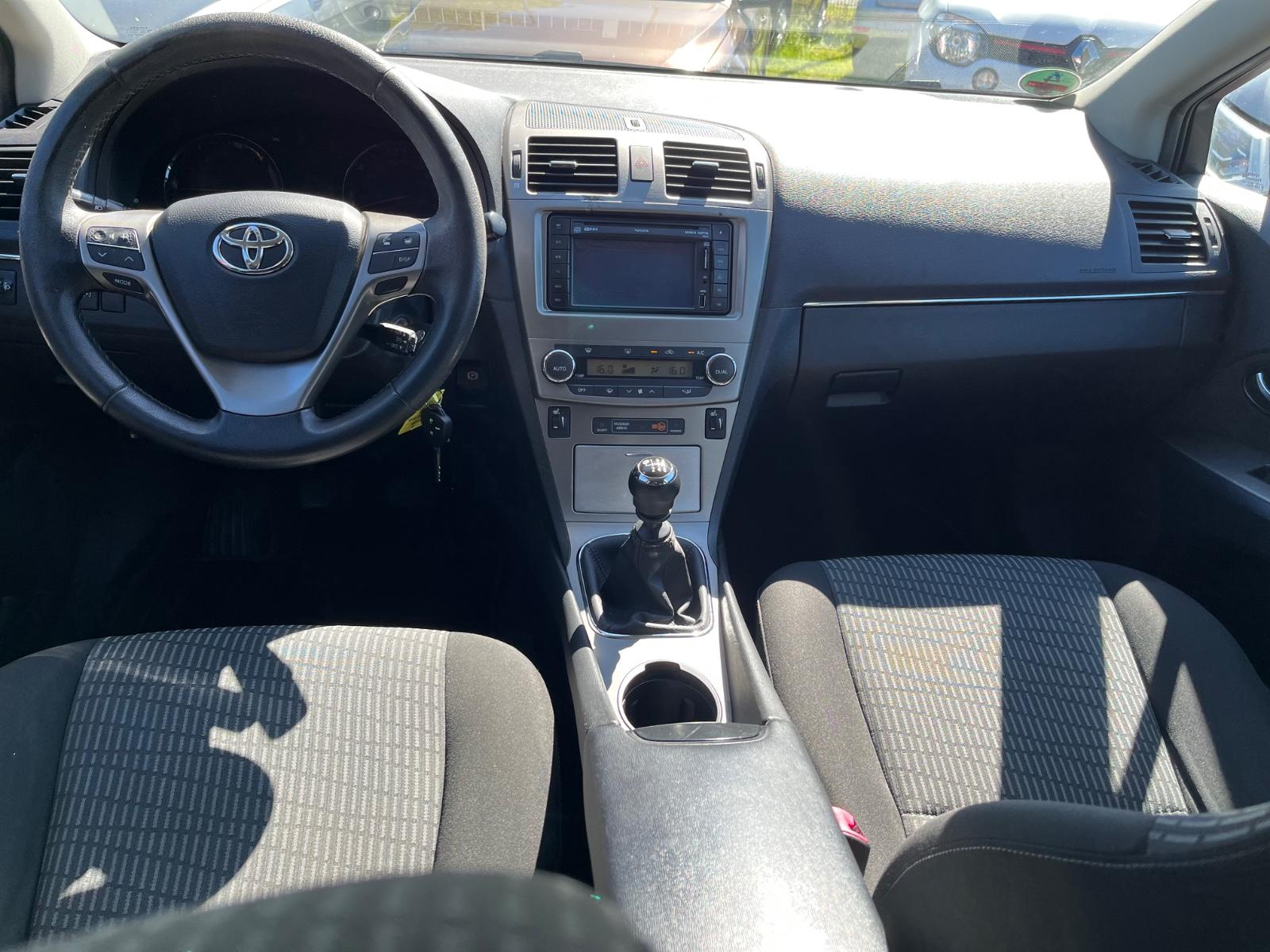 Toyota Avensis 2011 — photo 15