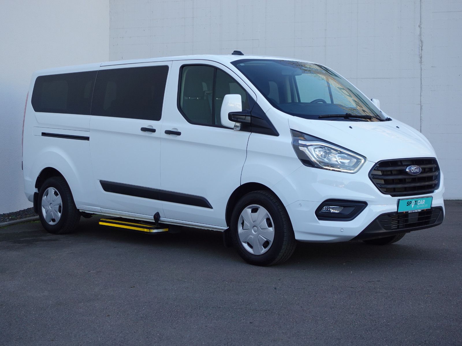 Fahrzeugabbildung Ford Transit Custom Kombi L2,9Sitze,Kamera,Trittbrett