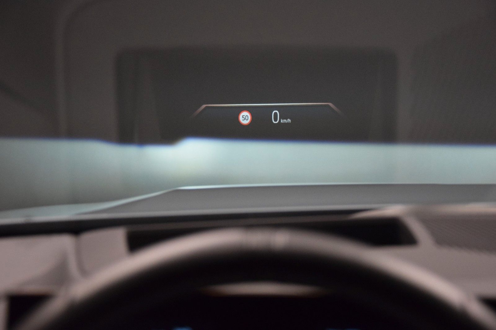 Fahrzeugabbildung BMW 520d xDrive Tour M Sport Pro Iconic Glow Stndhzg